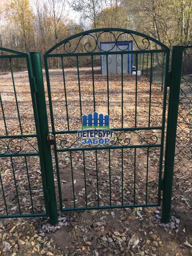 Забор из сетки-рабица в Павловске