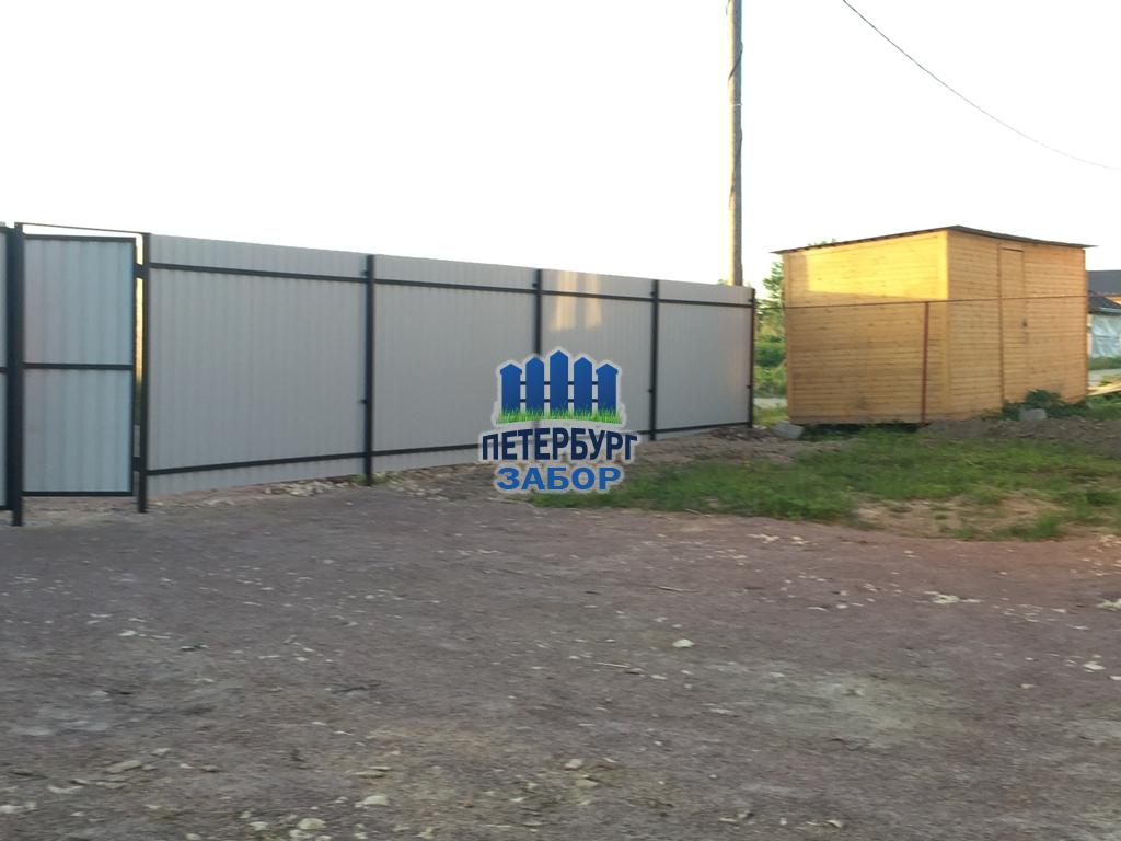 Комбинированный забор в Гатчине.